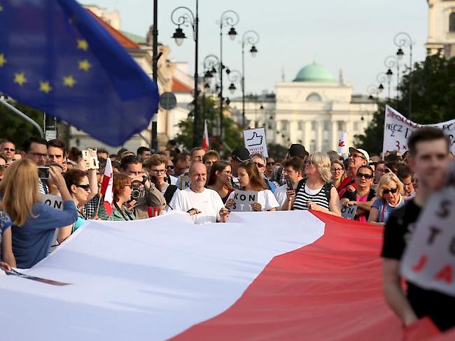 EU Kommission Leitet Verfahren Gegen Polen Wegen Justizreform Ein 1815 Ch