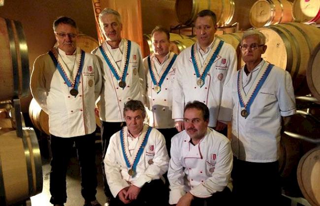 Die Oberwalliser Gewinner im Bild. Hinten: Joseph Schwarz, Visp; Rainer Imwinkelried, Fiesch; Alexander Zuber, Stalden; Gerhard Zenhäusern, Visp/Brig; Pius Fuchs, Zermatt; Vorne: Stefan Biner, Zermatt; Paul Mathieu, Leuk.