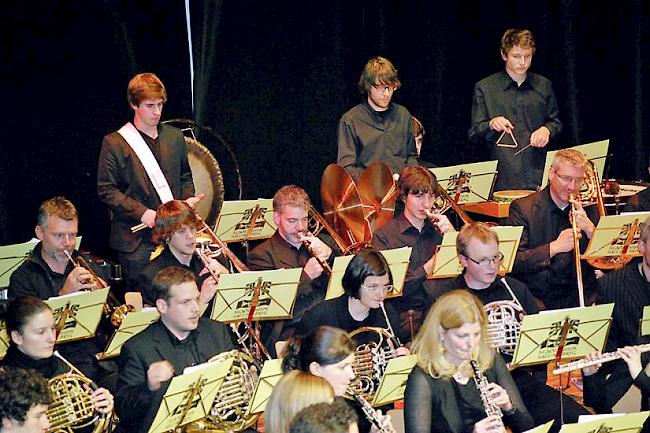 Die Musikanten der Briger Stadtmusik «Saltina» werden von einem Luzerner dirigiert.