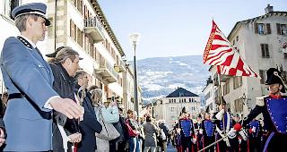 Die Parade l&auml;ngs der &laquo;Grand-Pont&raquo;.