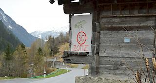 In Ferden, im Orte genannt &laquo;Goltschried&raquo;, wurde eigens f&uuml;r die Fr&ouml;sche eine provisorische 30er-Zone eingerichtet.