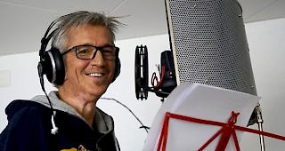 Dan Daniell bei Aufnahmen im Studio