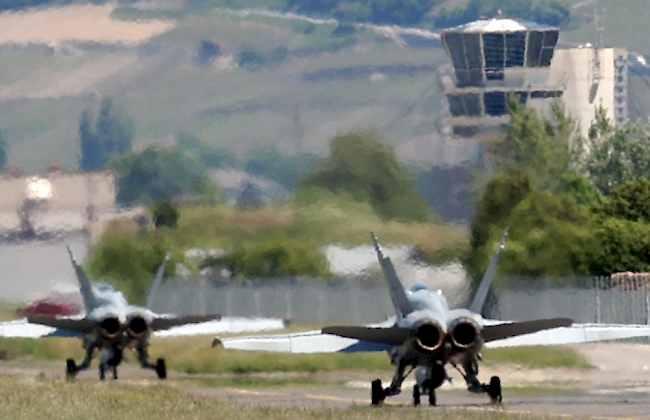 F/A-18-Kampfjets sind noch bis zum 9. Mai im Wallis im Einsatz. 
