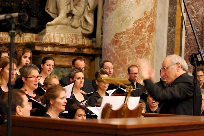 Chordirigent Hansruedi Kämpfen. Nur wenige erhalten die Ehre, im Petersdom singen zu dürfen.