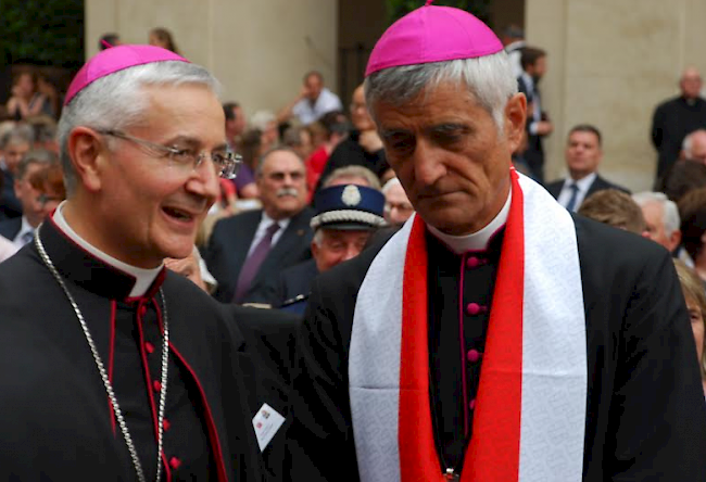 Bischof Jean-Marie Lovey nutzt den Aufenthalt in Rom für vielfältige Kontakte. Die katholische Kirche zählt derzeit rund 4500 Bischöfe.