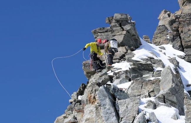 Für die Arbeiten am Matterhorn-Hörnligrat bedarf es neben technischem Know-how auch alpinistisches Können.