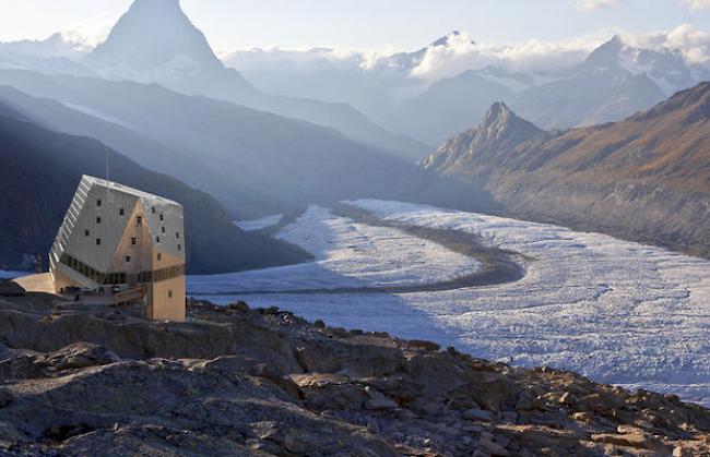 Blick auf den Gornergletscher mit der Monte Rosa-Hütte im Monte Rosa-Massiv (Archiv)