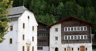 Ernen erhielt 1979 den Wakker-Preis als Anerkennung f&uuml;r die Erhaltung des Ortsbildes.