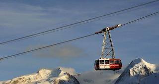 Die Zermatt Bergbahnen AG erzielte im Gesch&auml;ftsjahr 2016/17 ein Rekordergebnis mit einem Umsatz von 69.6 Millionen Franken und einem Cashflow von 30.3 Millionen Franken (Archiv). 