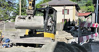 Baustelle. Hier hindurch f&uuml;hrt der Schulweg der Primarsch&uuml;ler und Kinderg&auml;rtner.