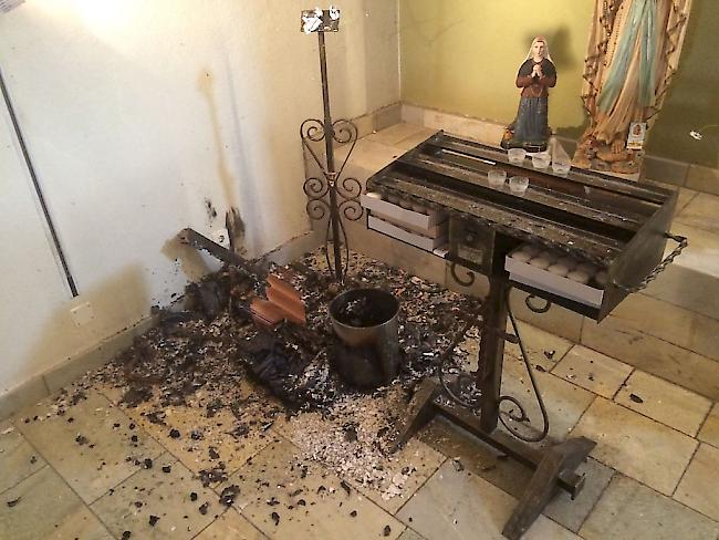 Ein Teil des Tisches sowie das Evangelium wurden bei einem Vandalenakt in einer Kirche im Unterwalliser Ort Chalais stark beschädigt