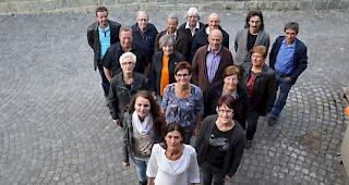 Der Kirchenchor Albinen auf dem Dorfplatz