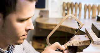 Boris Allemann in seinem Atelier bei der Arbeit.