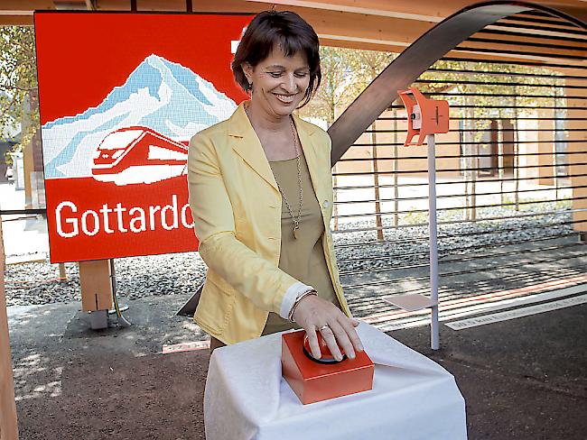 Bundesrätin Doris Leuthard startet am Schweizer Tag des Transports und der Energie an der Expo in Mailand den Countdown für die Eröffnung des Gotthard-Basistunnels