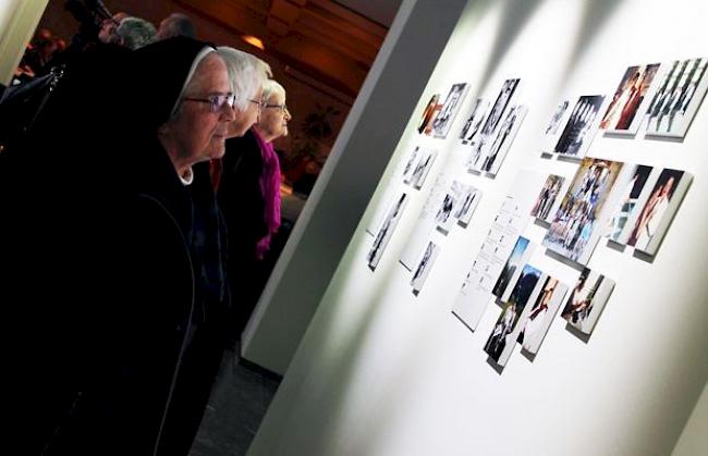 Zahlreiche Besucher fanden am Samstag den Weg ins Martinsheim, um der Eröffnung des Museums für Lebensgeschichten Oberwallis beizuwohnen.