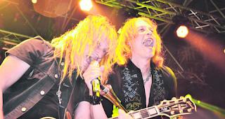 Spielfreude. Gotthard liessen es mit Leadgitarrist Leo Leoni und S&auml;nger Nic Maeder krachen. 