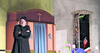 Seine Herde. F&uuml;r seine &laquo;Sch&auml;fchen&raquo; hat Don Camillo immer ein Ohr offen. 