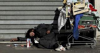 Der gest&auml;ndige T&auml;ter hatte einen Obdachlosen mit einem Messer erstochen. (Symbolbild)