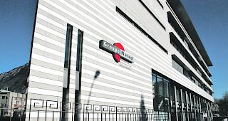 Der Walliser Versicherer Groupe Mutuel verliert im laufenden Jahr rund 8,4 Prozent Versicherte. (Bild: Hauptsitz in Martinach)