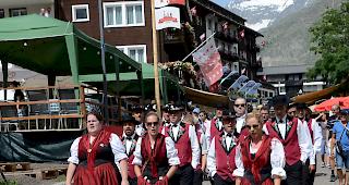 Da der Jodlerclub Ahori aus Brig-Glis 2017 das Eidgen&ouml;ssische Jodlerfest organisieren wird, durfte er beim Einmarsch an der Er&ouml;ffnungsfeier zum 28. Westschweizer Jodlerfest in Saas-Fee teilnehmen.