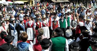 Vereint. Jodler des Westschweizerverbands begleiteten den Festgottesdienst.