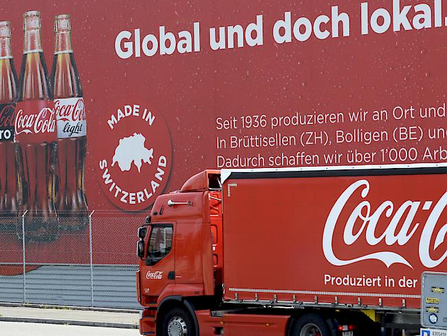 Cola-Krieg zu Ende: Denner bezieht nun auch die grossen 2-Liter-Flaschen wieder bei Coca-Cola Schweiz in Brüttisellen ZH.