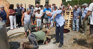 Spannung. Die &Ouml;ffnung der G&auml;ramphoren ist jeweils ein spannender Moment f&uuml;r die Salgescher Naturwein-Produzenten.