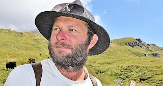 Robin Rieger ist bereits den zweiten Sommer Kuhhirte auf der Belalp.