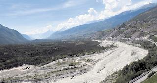 Der Rotten mäandert im Pfynwald noch frei, er verlässt sein Bett immer wieder und bildet es neu. Der Wald steht heute unter Schutz und beherbergt den Naturpark Pfyn-Finges.
