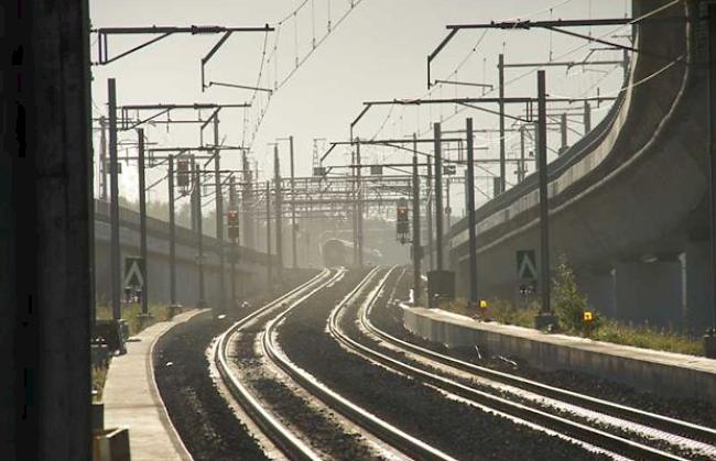 Pendler im Bahnverkehr mussten sich am frühen Freitagmorgen gleich an mehreren Orten der Schweiz in Geduld üben.