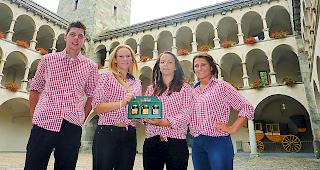 Elias Fux, Sandra In-Albon, Chiara Theler und Patricia Berchtold (v.l.). Es fehlen Seline 
Krasniqi und Tania Paiva).