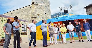 Die Proben zur &laquo;Die Zirkusprinzessin&raquo; im Schlosshof Leuk laufen auf Hochtouren.