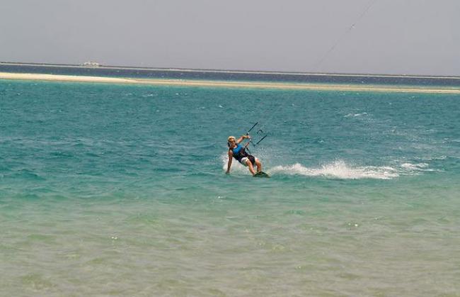 Carol Willisch am Kitesurfen bei Bigdayz in Ägypten