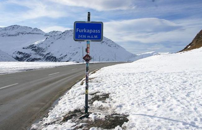 Am Furkapass kann die Wintersperre am Freitag aufgehoben werden. (Archiv)  