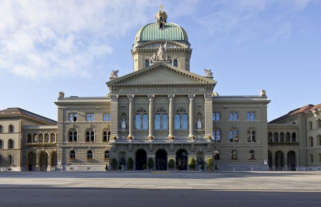 Blick auf das Bundeshaus und den Bundesplatz in Bern (Archiv)
