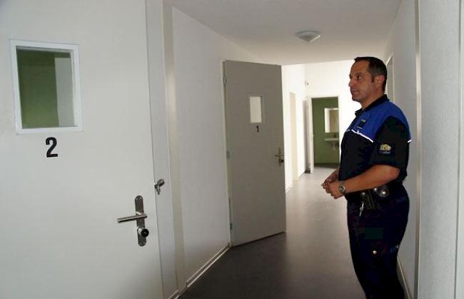 Der Visper Polizeichef Bruno Romano ist mit den bisher gemachten Erfahrungen zufrieden. Insgesamt über vier Ausnüchterungszellen verfügen die Gemeinden Brig-Glis, Naters und Visp. 