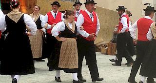 Die Musik- und Tanzgruppe &laquo;Schweizer Blumen&raquo; aus Argentinien