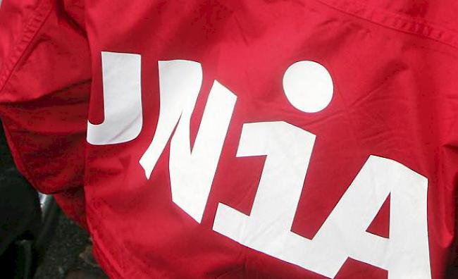 Die Gewerkschaft Unia hat am Freitag bei der Walliser Kantonsregierung eine Petition zur Schliessung der Walliser Baustellen eingereicht, bei denen die Hygienemassnahmen nicht eingehalten werden.