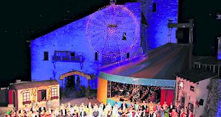 &laquo;Die Zirkusprinzessin&raquo;. Magische Welt vor dem Schloss Leuk.