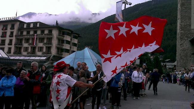 Impressionen des Umzugs in Zermatt anlässlich des 47. Folklore Festivals. 