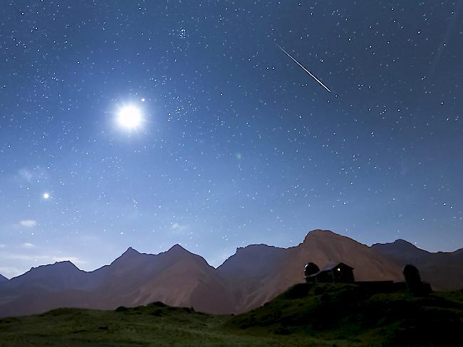 Dieses Jahr werden die Perseiden-Sternschnuppen gut zu sehen sein (im Bild: Sternwarte Arosa).