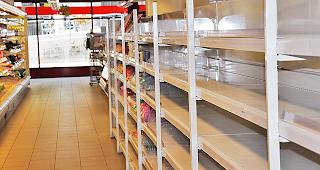 Die leeren Regale einer Pam-Filiale im Oberwallis