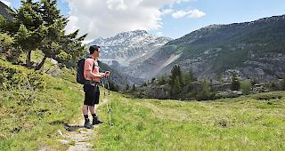 Was tun, wenn die Knie nach dem Wandern schmerzen? Sollen Blasen an den F&uuml;ssen aufgestochen werden? Ein Mediziner gibt Antworten zu Wanderfragen.