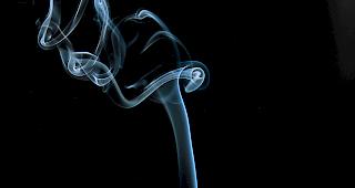 Schon bald k&ouml;nnte es im Wallis Zigaretten nur noch f&uuml;r Erwachsene geben.