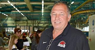 Trainer Kim Collins bei der Pr&auml;sentation des Teams w&auml;hrend dem Tag der offenen T&uuml;r in der Mengis Druckerei.