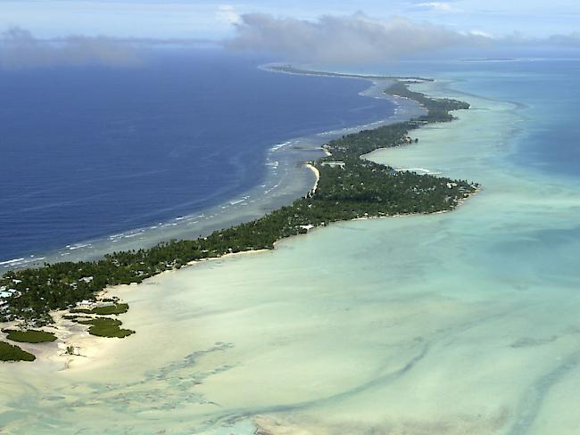 Das Tarawa-Atoll in Kiribati. Das Territorium von Kiribati ragt nur wenige Meter aus dem Wasser. Der Inselstaat ist deshalb vom Anstieg des Meeresspiegels stark betroffen. (Archiv)