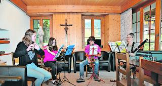 Frauenpower. Obwohl bei diesem Quintett ausgeglichen, sind die M&auml;dchen im Blattner Lager klar an der &Uuml;berzahl. Leiterin: Regula Sch&uuml;tz an der Oboe. 