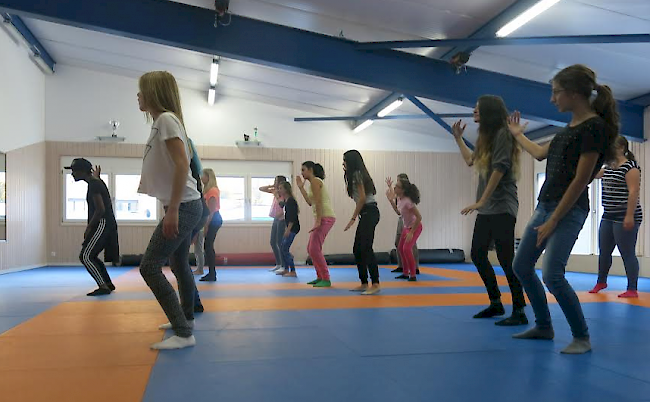 Die SpecialWeek der JAST Oberwallis bietet den Jugendlichen spannende Workshops an: Choreo einstudieren