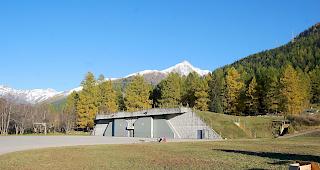 Hier soll eine beheizte Eventhalle f&uuml;r diverse Anl&auml;sse mit Garderoben sowie ein neuer Werkhof f&uuml;r die Loipe Goms entstehen.