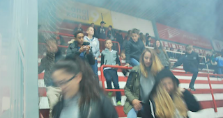 Wer konnte, rettete sich selbst &uuml;ber die Notausg&auml;nge ins Freie.